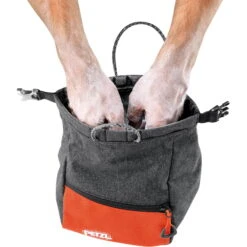 Petzl Sakab - Boulder-Chalkbag -Tatonka Verkäufe petzl sakab boulder chalkbag grey orange pe s037aa00 1